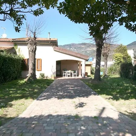 Bifamiliare Nel A Pietrasanta